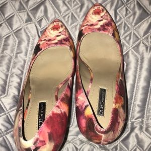 Floral BCBG pumps, 7.5